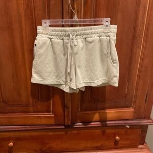 Vuori  Women’s Halo Performance Yoga Shorts, Color Light Grey, Size S